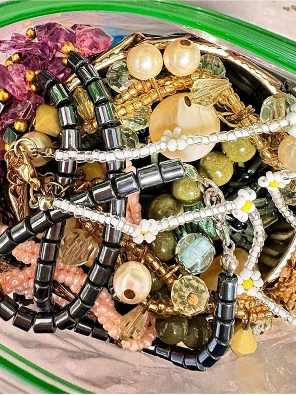 Mystery Bundle jewelry Lot of vintage necklaces and bracelets more than 1
Ibs